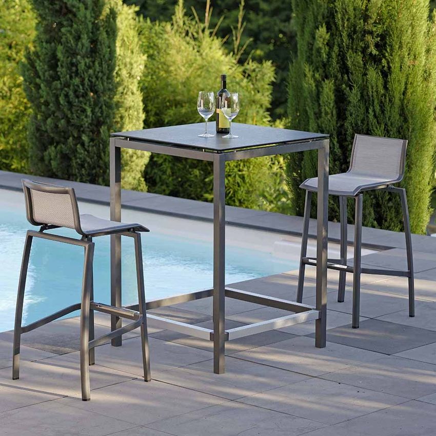 lola stern allround table chaise bar exterieur